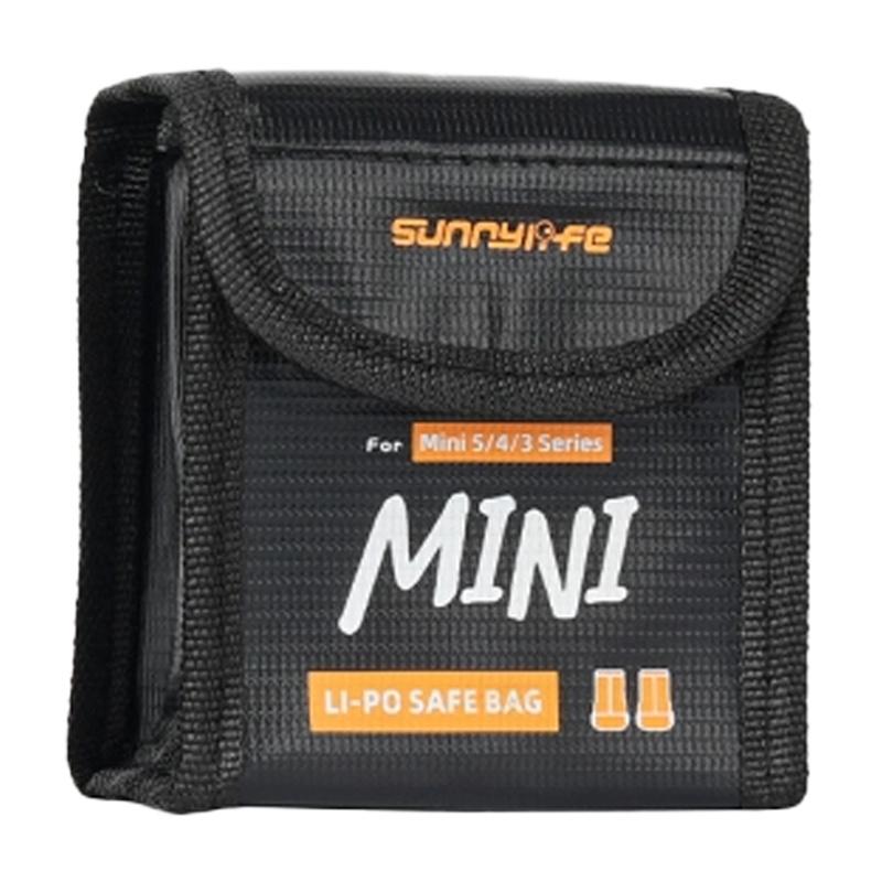 Etui on the Mini 5 Pro's Sunnylife battery (on 2 batteries)